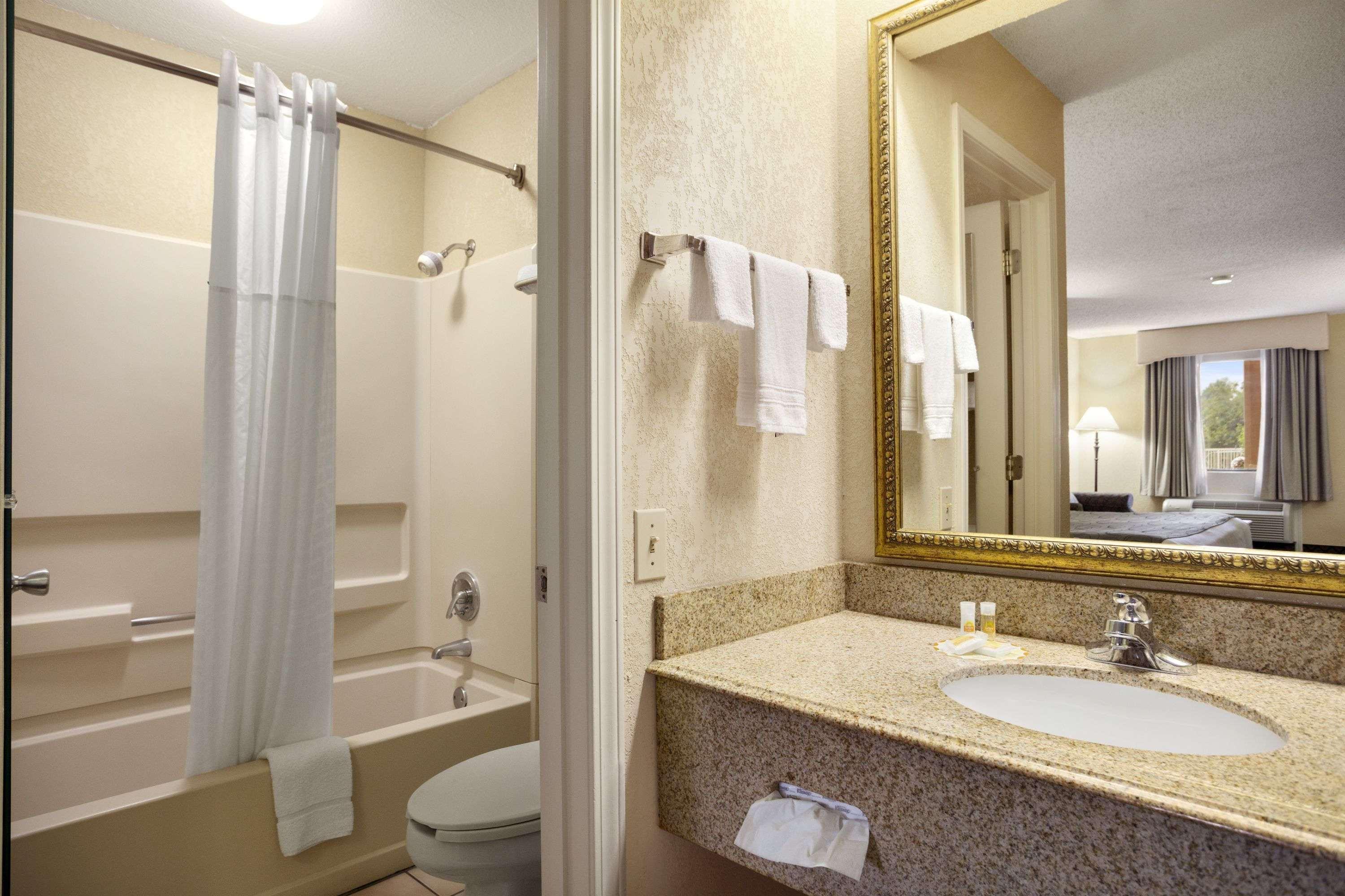Days Inn & Suites By Wyndham Stuttgart Εξωτερικό φωτογραφία