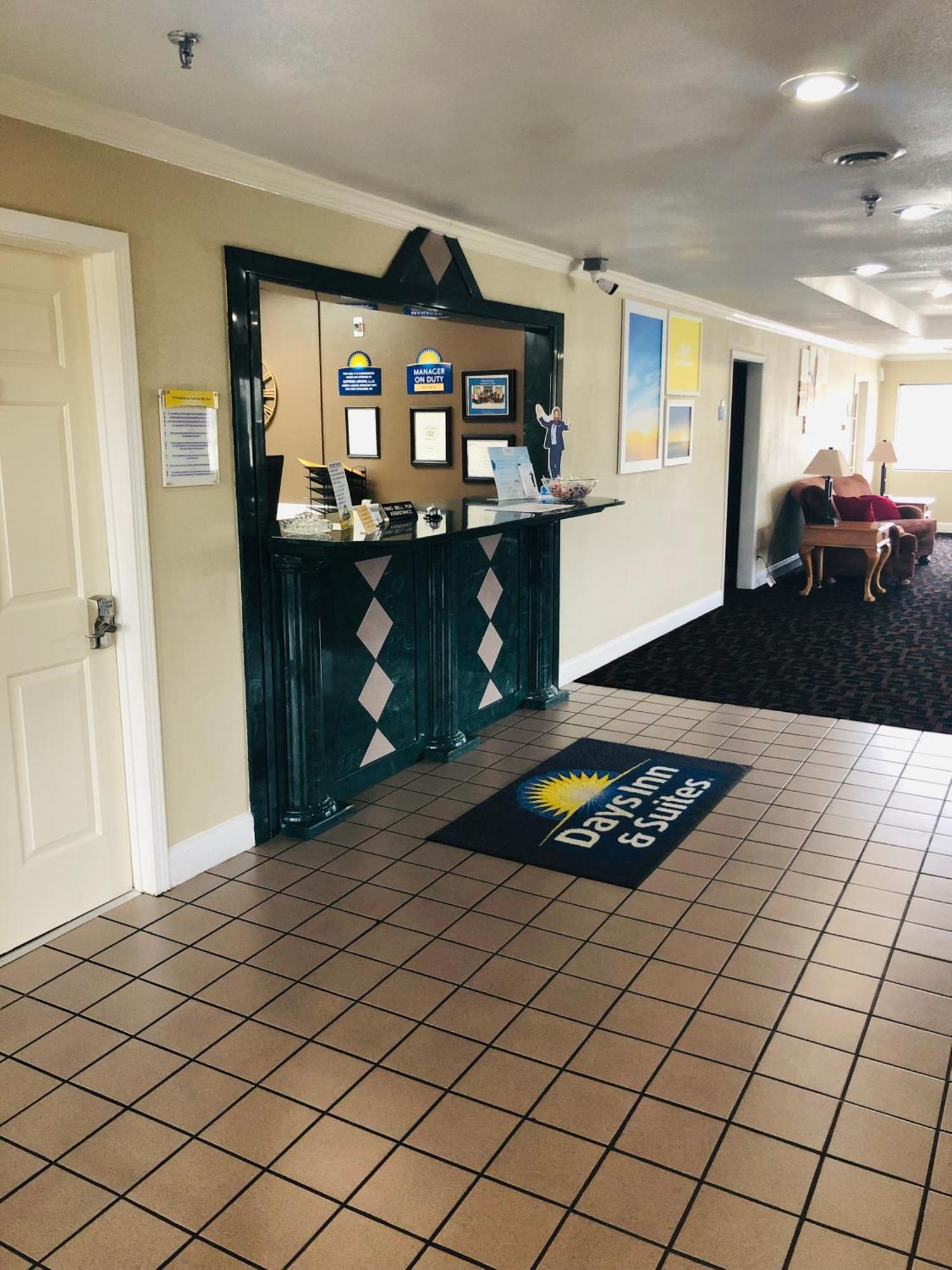 Days Inn & Suites By Wyndham Stuttgart Εξωτερικό φωτογραφία
