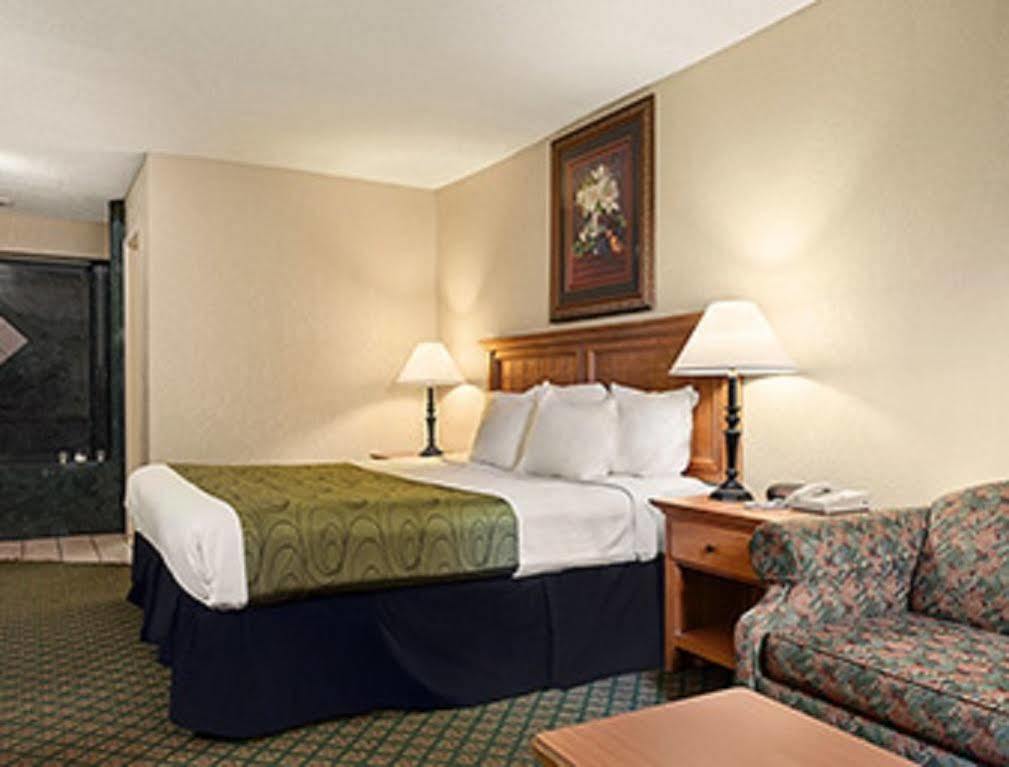 Days Inn & Suites By Wyndham Stuttgart Εξωτερικό φωτογραφία