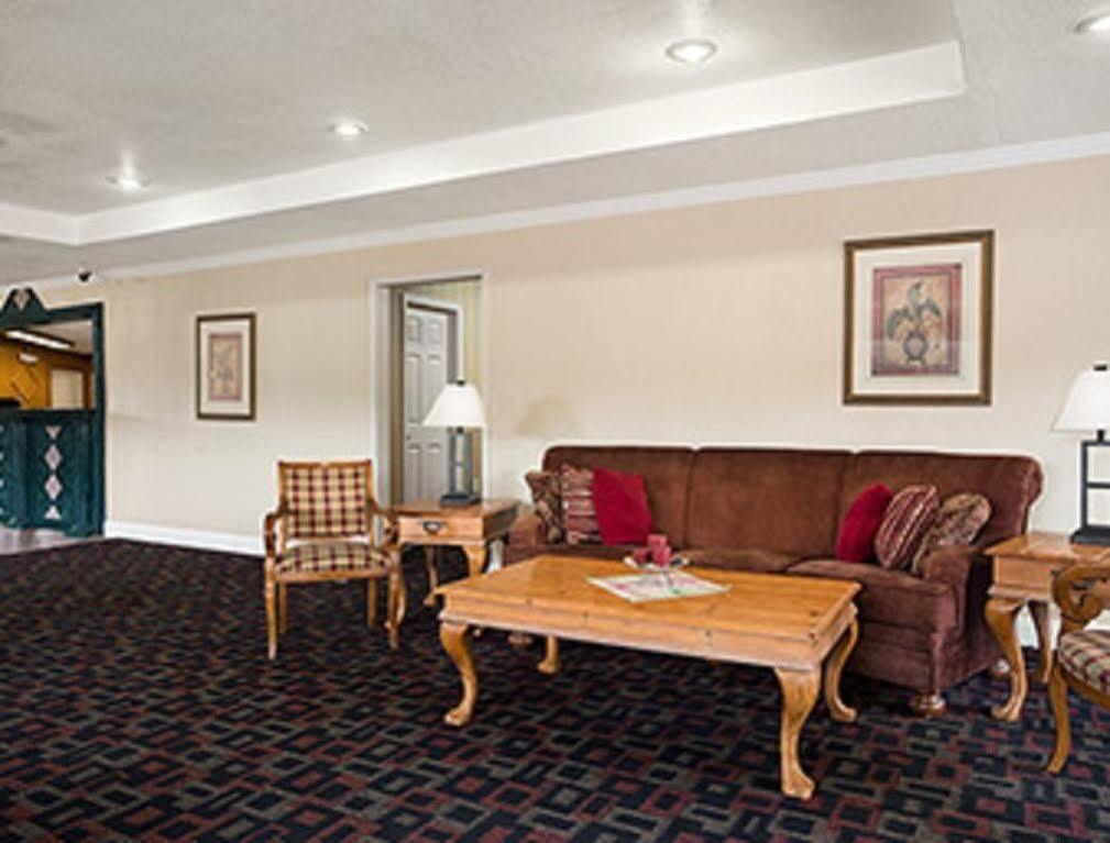 Days Inn & Suites By Wyndham Stuttgart Εξωτερικό φωτογραφία