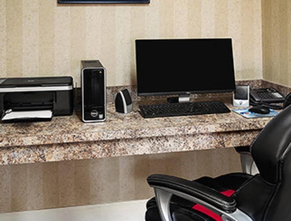 Days Inn & Suites By Wyndham Stuttgart Εξωτερικό φωτογραφία