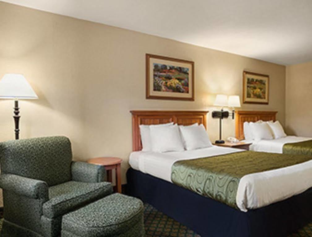Days Inn & Suites By Wyndham Stuttgart Εξωτερικό φωτογραφία